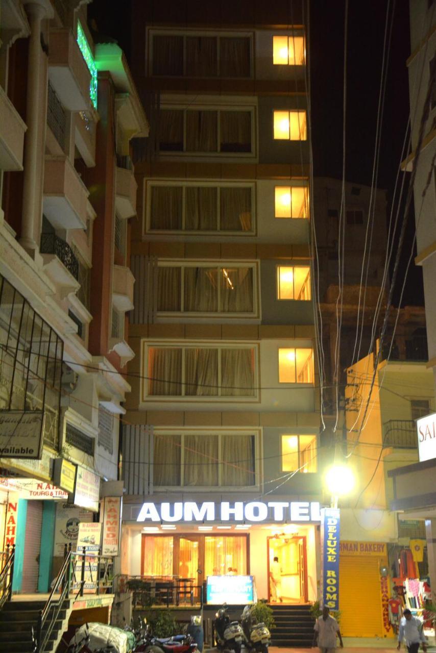 Aum Hotel Путтапарти Экстерьер фото